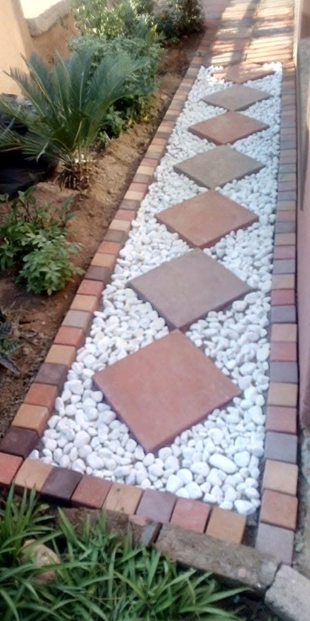 Square and snow white pebbles